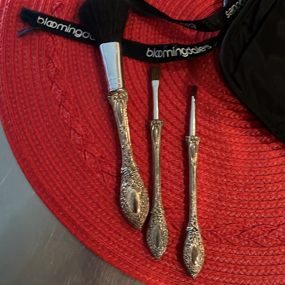 Silver-plated makeup brushes from Bloomingdale’s 90’s - Picture 2 of 4